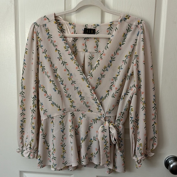 OLM Tops - SOLD 💚 OLM Light Pink Floral Wrap Flattering Peplum Top L
